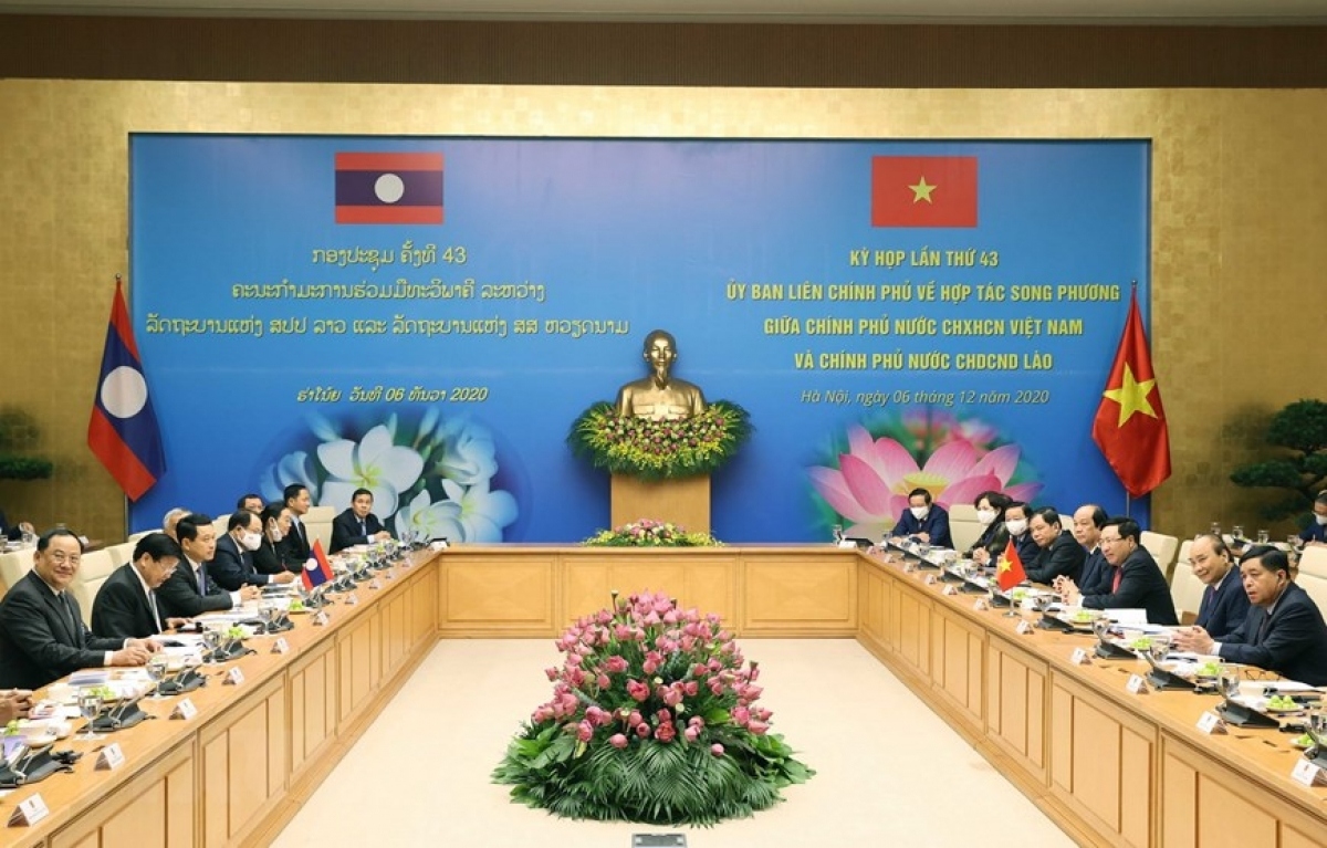 Vietnam, Laos sign 17 cooperation agreements at 43rd Inter-governmental Committee session